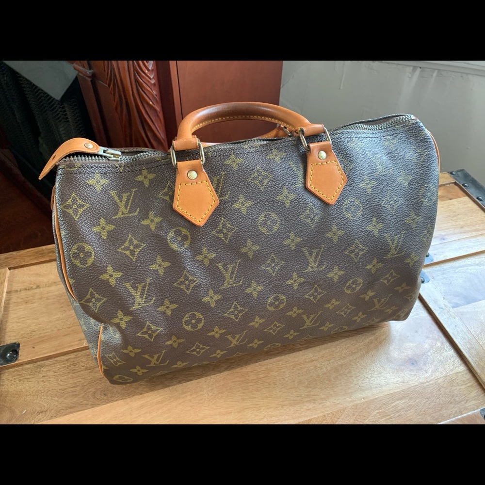 Louis Vuitton Speedy 35 Handbag. - Picture 3 of 16